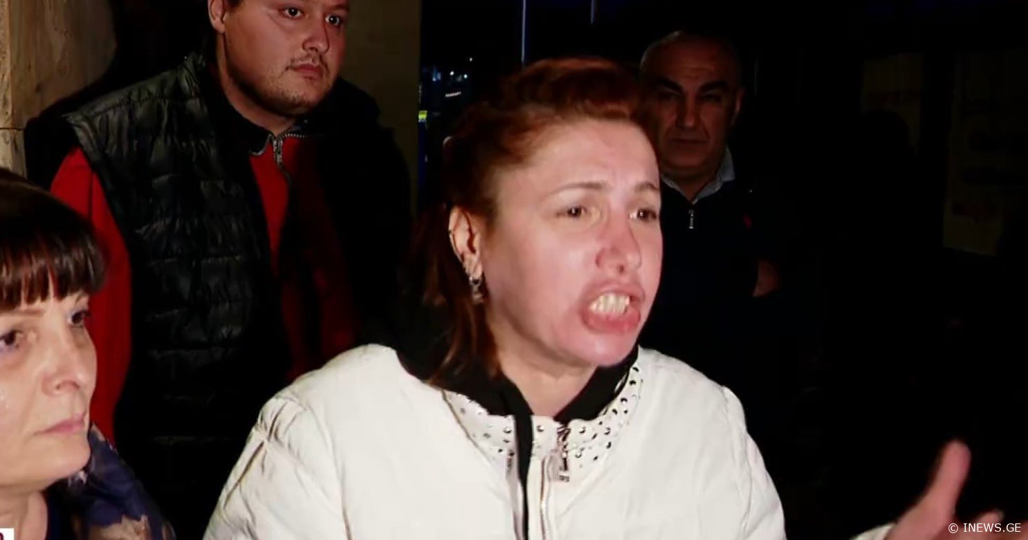 "მე ისეთი მიყვარს ჩემი შვილი, როგორიც არის, მაგრამ..." - მთავრობის კანცელარიასთან აქცია გრძელდება