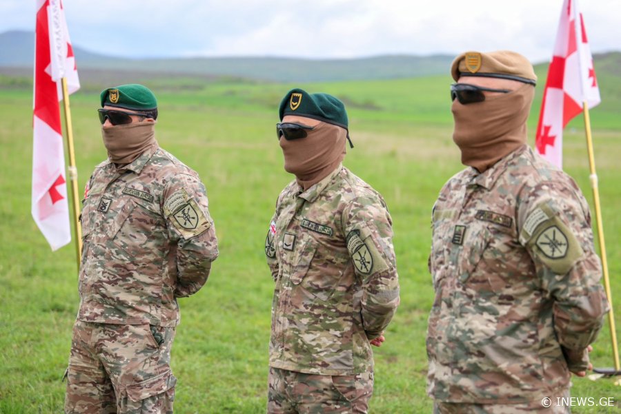 საპარაშუტო მომზადების სკოლაში კურსის გამოშვების ცერემონია გაიმართა