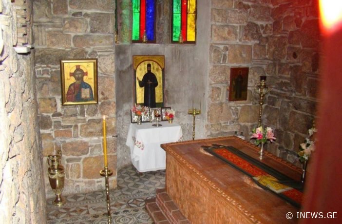 მოულოდნელად მომეჩვენა, რომ წმინდა ეფრემი გამოვიდა ხატიდან და მეუბნება: “შენი შვილი ავადაა და..."