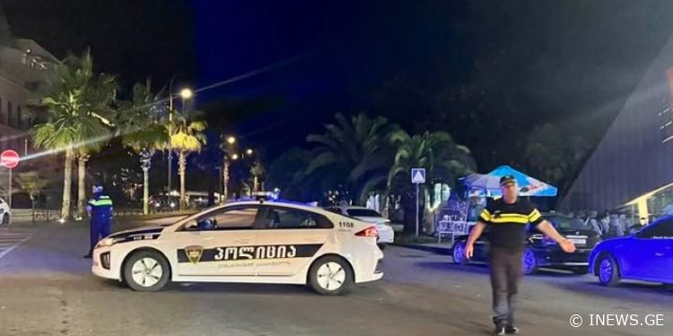 პოლიციამ ბათუმში პორტთან მისასვლელი გზა გადაკეტა