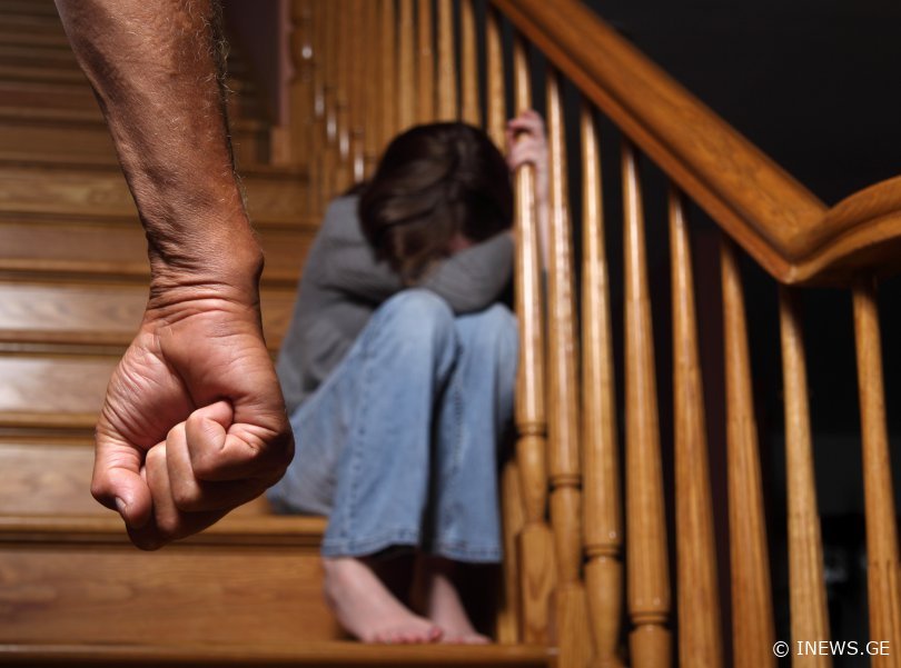 "დარწმუნებული ვარ არ უძალადია, ჩხუბისგან სულ გოგოებს იცავდა" - რას ამბობს, სავარაუდოდ, მამის მიერ გაუპატიურებული გოგოს ბებია შემზარავ ფაქტზე