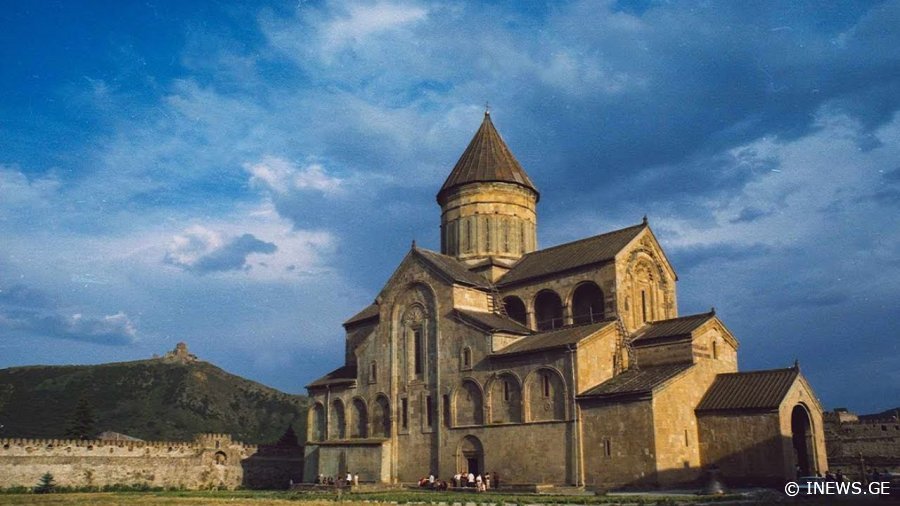 ტაძარში ცეცხლის ალი ავარდა და შიშით გულწასულები ფოფხვით გამოსულან ტაძრიდან... - სასწაული, რომელიც სვეტიცხოველში მოხდა