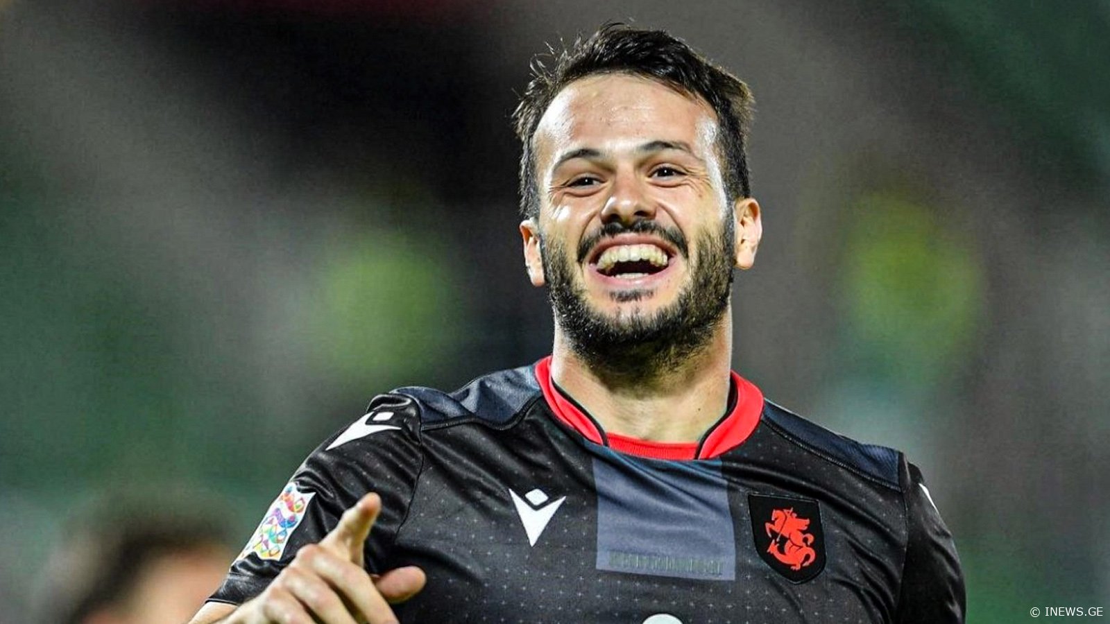 ვაკო ყაზაიშვილმა მშობლიურ ოზურგეთის "მერცხალს" საფეხბურთო ეკიპირება აჩუქა