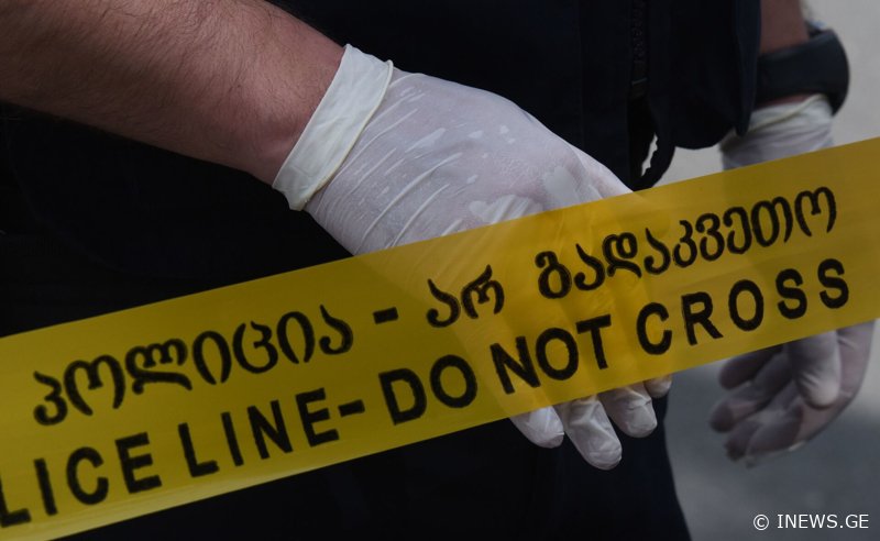 რუსთავში 50 წლამდე კაცმა ყოფილი ცოლი დაჭრა