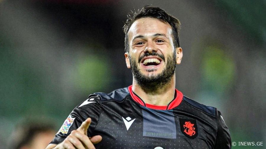 ვაკო ყაზაიშვილმა მშობლიურ ოზურგეთის "მერცხალს" საფეხბურთო ეკიპირება აჩუქა