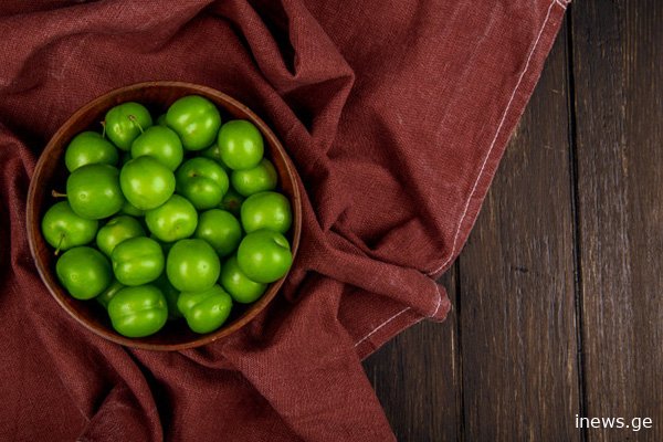 სუპერმარკეტებში ალუჩა გამოჩნდა - 1 კგ-ის ფასი 250 ლარია, ხოლო საზამთროს ფასი...