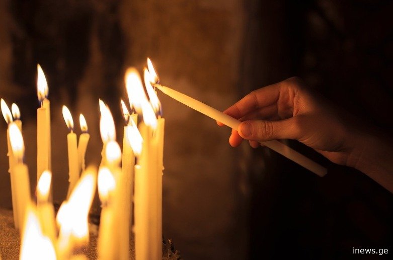 იცი თუ არა, რომ ეკლესიაში არ შეიძლება შენი სანთელი სხვის სანთელზე აანთო? მიზეზი მოულოდნელია