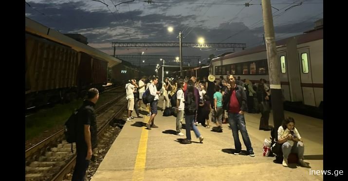 „თბილისი ფოთის მატარებელი გაფუჭდა, მგზავრები გორში ჩამოგვსვეს“, - მორიგი გაუმართაობა მატარებლებში?