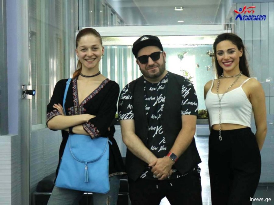სათვალის გარეშე ვერ ვიცანით – ბაბი კირკიტაძე გელა გნოლიძის ფოტოს აქვეყნებს