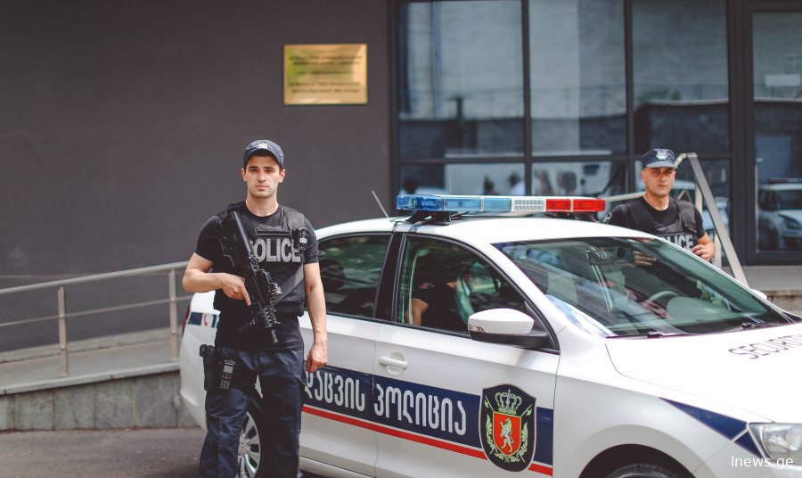 ნდობაში შედიოდნენ საქართველოსა და საზღვარგარეთ მყოფ მოქალაქეებთან და თანხას სძალავდნენ - სამართალდამცველებმა 5 პირი დააკავეს