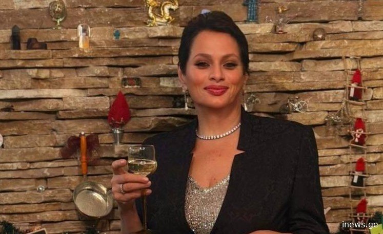 მოლში შემოვირბინე, სანამ ჩვენ ვხოცავთ ერთმანეთს, არაბები, ინდოელები და ქალაქის სხვა სტუმრები…” – რას წერს ლალი მოროშკინა