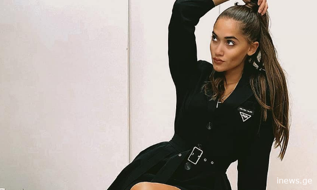 ნახევრადშიშველი ლიზა ყენია კალათბურთის ბურთით პოზირებს – მომღერალი ამერიკიდან თამამ ფოტოებს აქვეყნებს