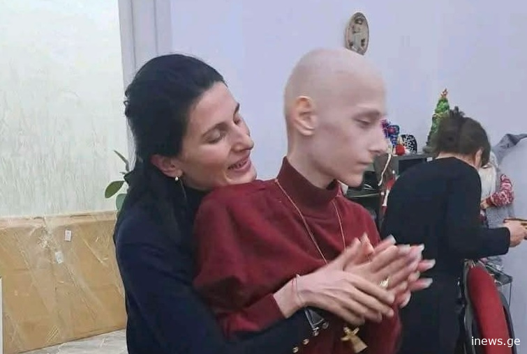 "ბურთი მოხვდა მუცელში და აქედან დაიწყო ყველაფერი..." - 13 წლის ნიკოლოზს საზოგადოების დახმარება ესაჭიროება