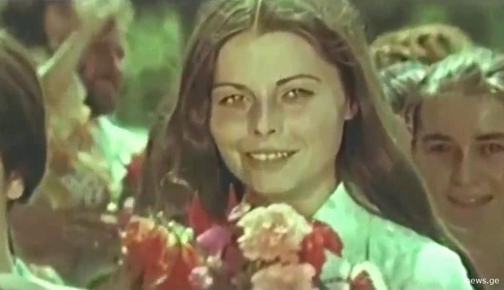 PHOTO: როგორ გამოიყურება უმშვენიერესი "დარინა" დღეს - ცნობილი მსახიობი ფილმიდან "რაჭა ჩემო სიყვარულო"