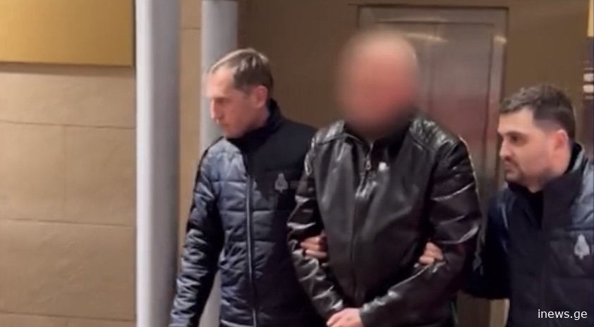 დაკავებულია სერიული პედოფილი - 40 წლის მამაკაცი ათობით ბავშვის ინტიმურ კადრებს სახლში ინახავდა