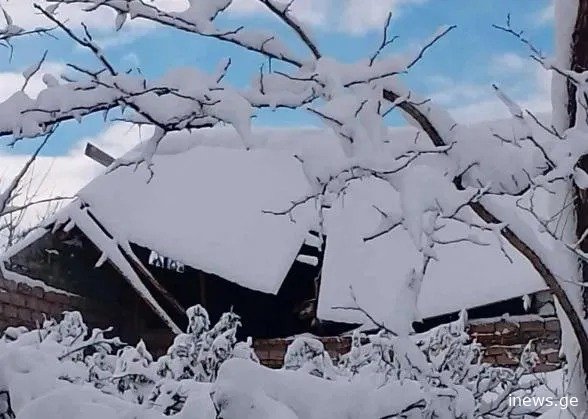 დიდთოვლობის გამო ლანჩხუთში ვითარება რთულია - ჩამონგრეულია ამდენი სახლი