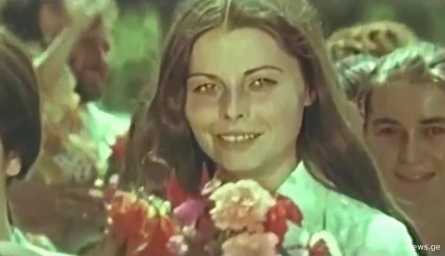 PHOTO: როგორ გამოიყურება უმშვენიერესი "დარინა" დღეს - ცნობილი მსახიობი ფილმიდან "რაჭა ჩემო სიყვარულო"
