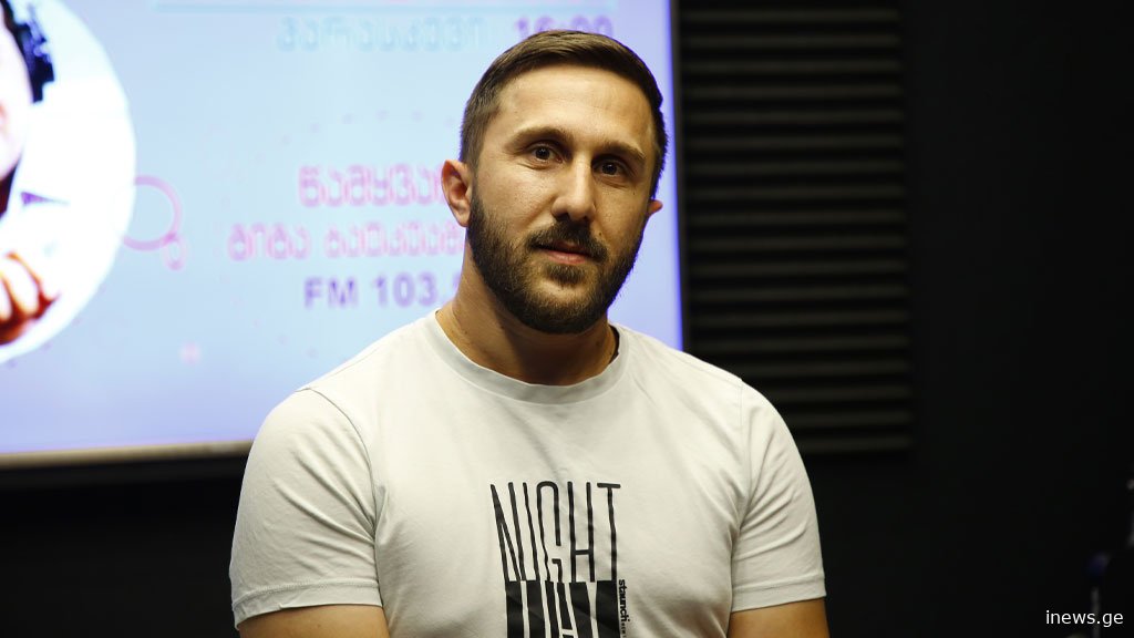 "დიდი სტრესია, სულ სახლში ვარ, გარიყულივით ვგრძნობ თავს", - რატომ გაუშვეს თედო ბექაური თეატრიდან