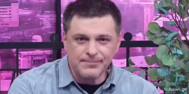 „ამ ბიჭმა ტელესივრცე ამოაყირავა…“- როლანდ ოქროპირიძის წაკითხული ლექსი და ატირებული სტუმრები