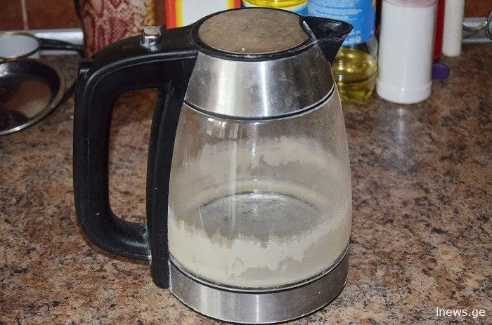 „გადაგდებას ვაპირებდი, სანამ ეს არ მასწავლეს...“ როგორ მოვაშოროთ ელექტროჩაიდანს თეთრი ნადები