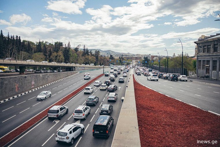 სად და როდიდან დაარეგულირებს ხელოვნური ინტელექტი თბილისში შუქნიშნებს?