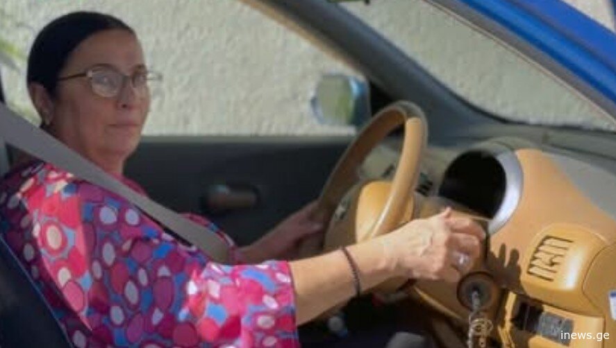 მასწავლებელს, რომელსაც ჯერ სიძე, შემდეგ კი ერთადერთი შვილი გარდაეცვალა და შვილიშვილს მარტო ზრდის, მოსწავლეებმა მანქანა აჩუქეს - "ცუდად გავხდი, ნიშადურიც კი წამოუღიათ ბავშვებს"