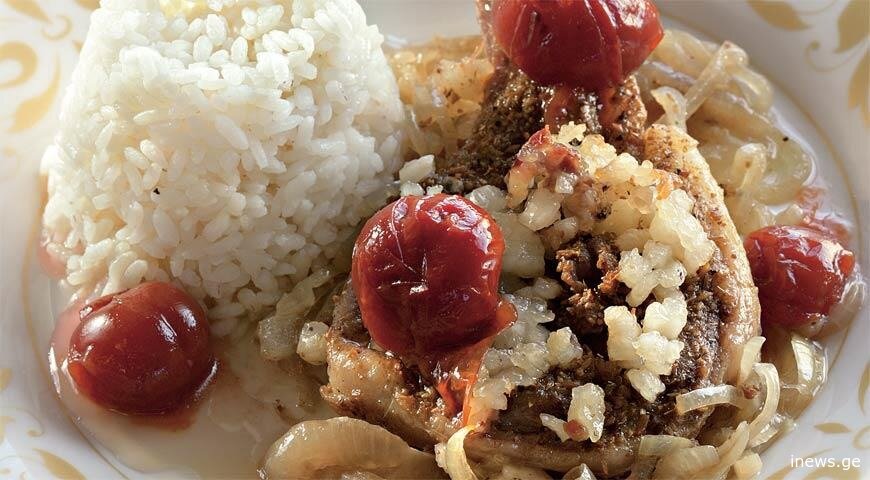 ალუჩასთან ერთად გამომცხვარი ცხვრის ხორცი - ასეთი რამ ჯერ არ გაგისინჯავთ