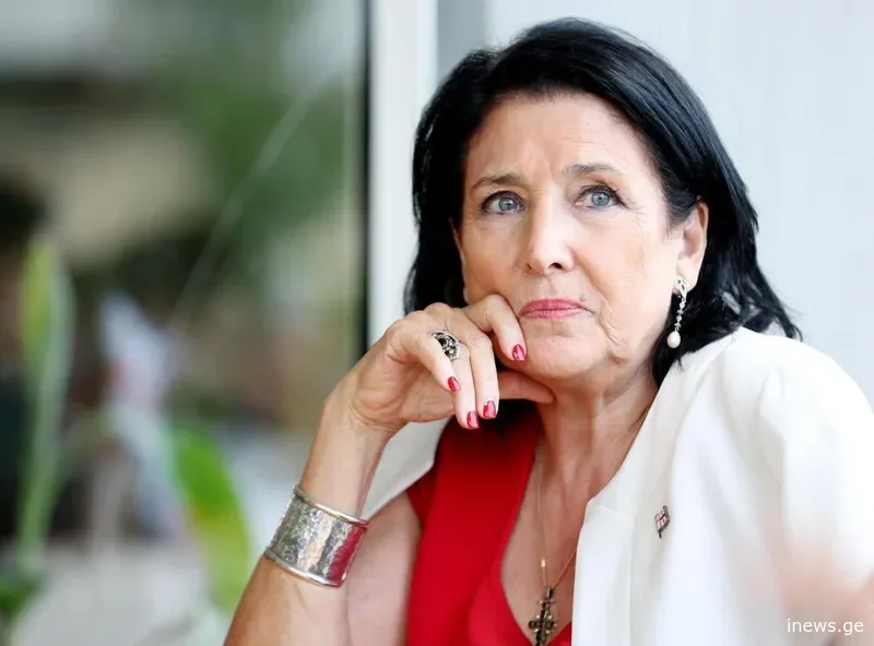 "სადაც არ უნდა გაიხედოთ, რუსები არიან... გადავწყვიტეთ, ჩვენ ჩავიბაროთ 26 მაისი, 9 მაისს კი გამოვიდეთ და ევროპა დავუპირისპიროთ რუსიფიკაციას" - ზურაბიშვილი