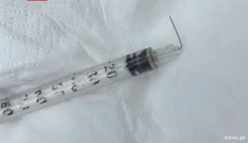 ბავშვს სანაპიროზე შეერჭო ნემსი - საავამდყოფოში მხოლოდ ბეტადინით დაუმუშავეს, მითხრეს - რას წერს მოქალაქე